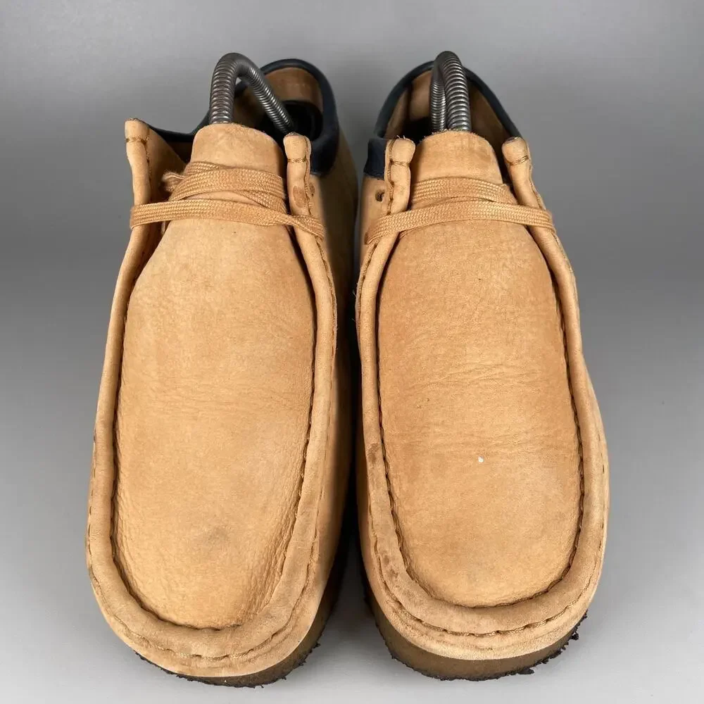 Clarks Originals Wallabee Boot Men's 8.5 M Beige Suede Lace-Up Comfort Moccasins